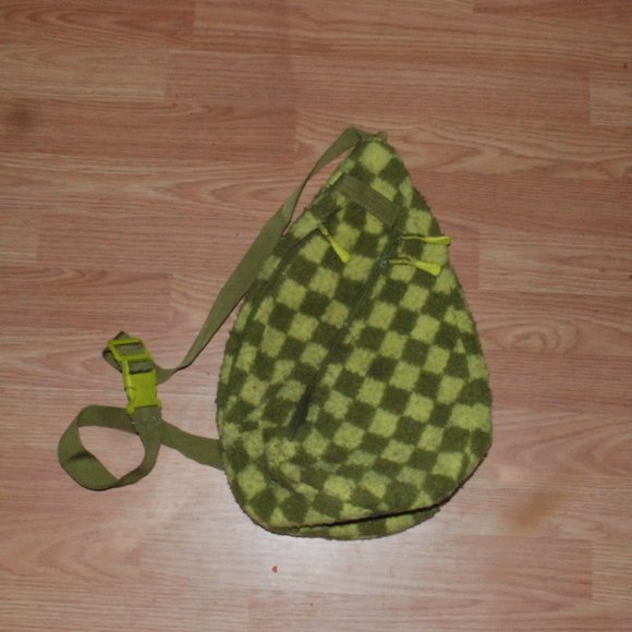 Light Green and Green Avocado Shaped Shoulder Bag - Picture 2 of 2